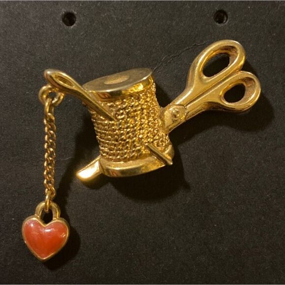 AVON Sewing Lapel Pin Needle & Thread Dangling Heart EUC - Picture 1 of 7